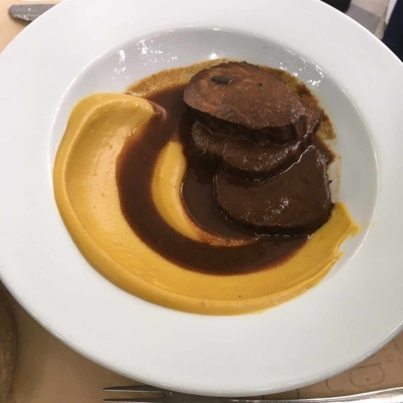 asado negro con pure de platano
