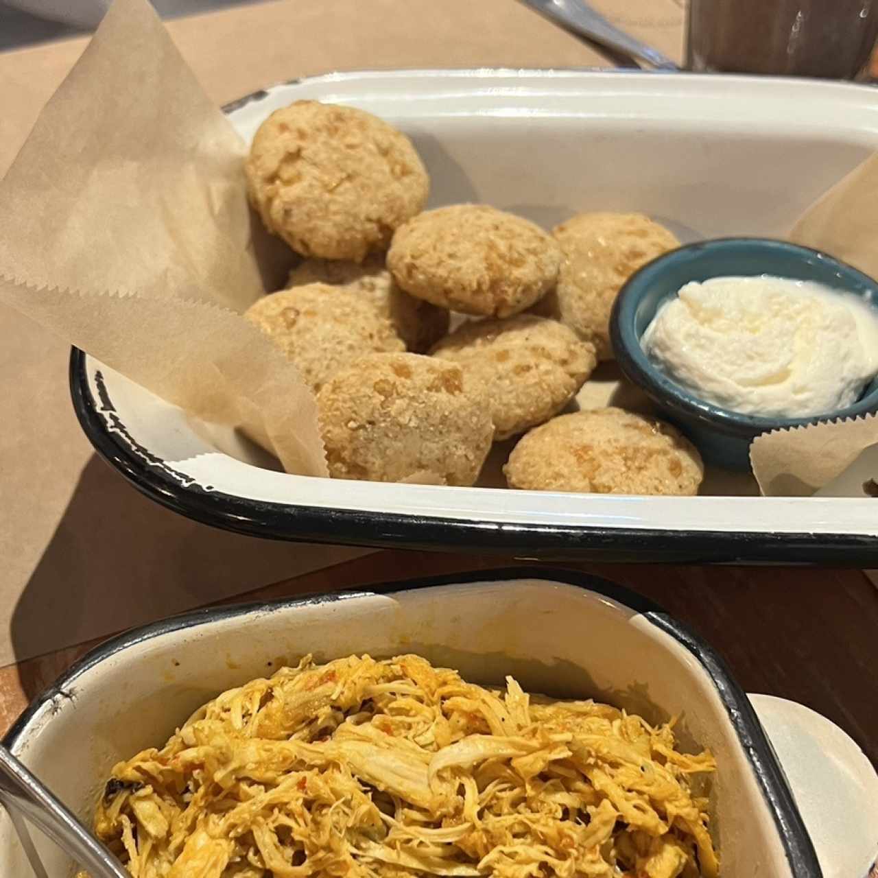 Arepas de Chicharron y Cazuela de Pollo