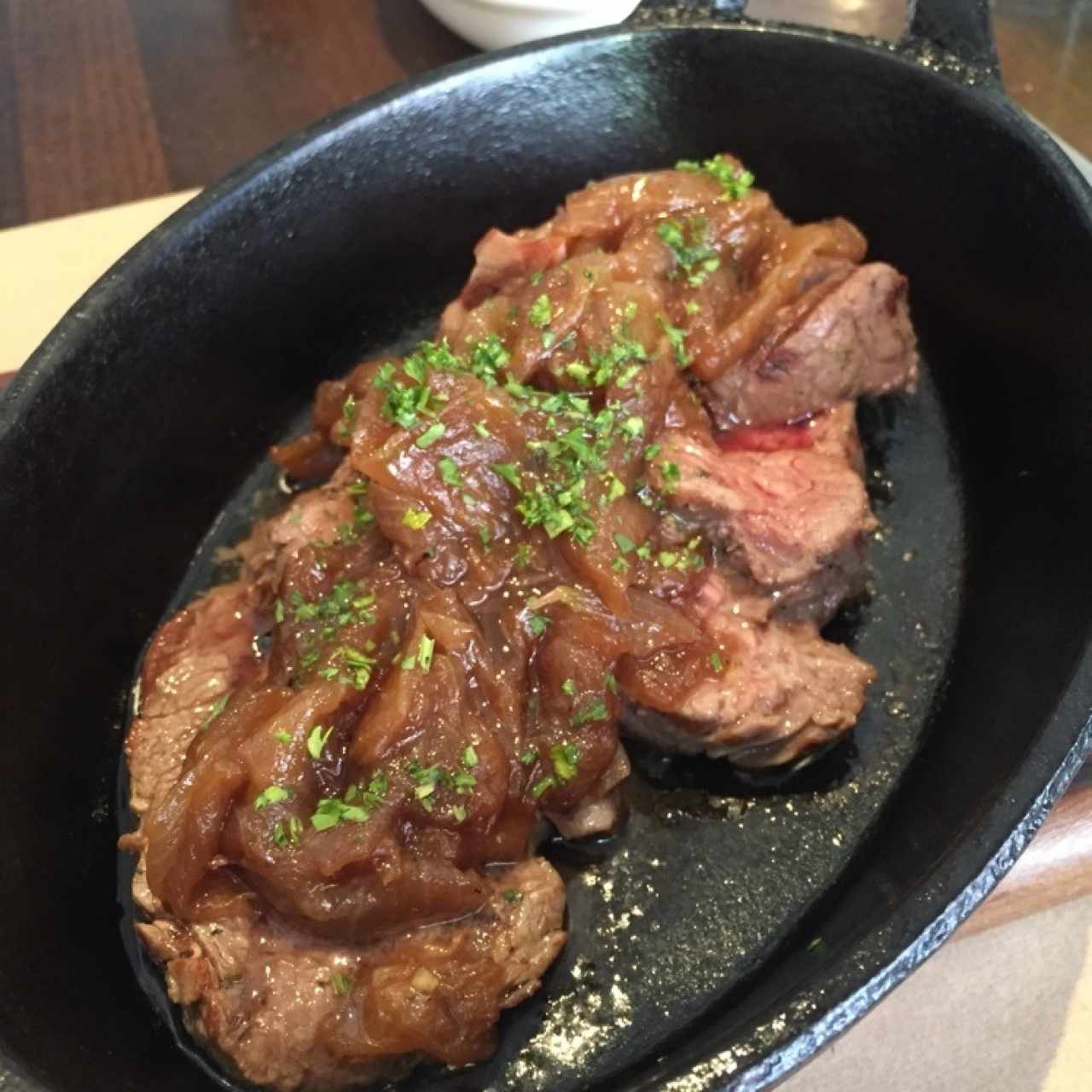 Lomito encebollado