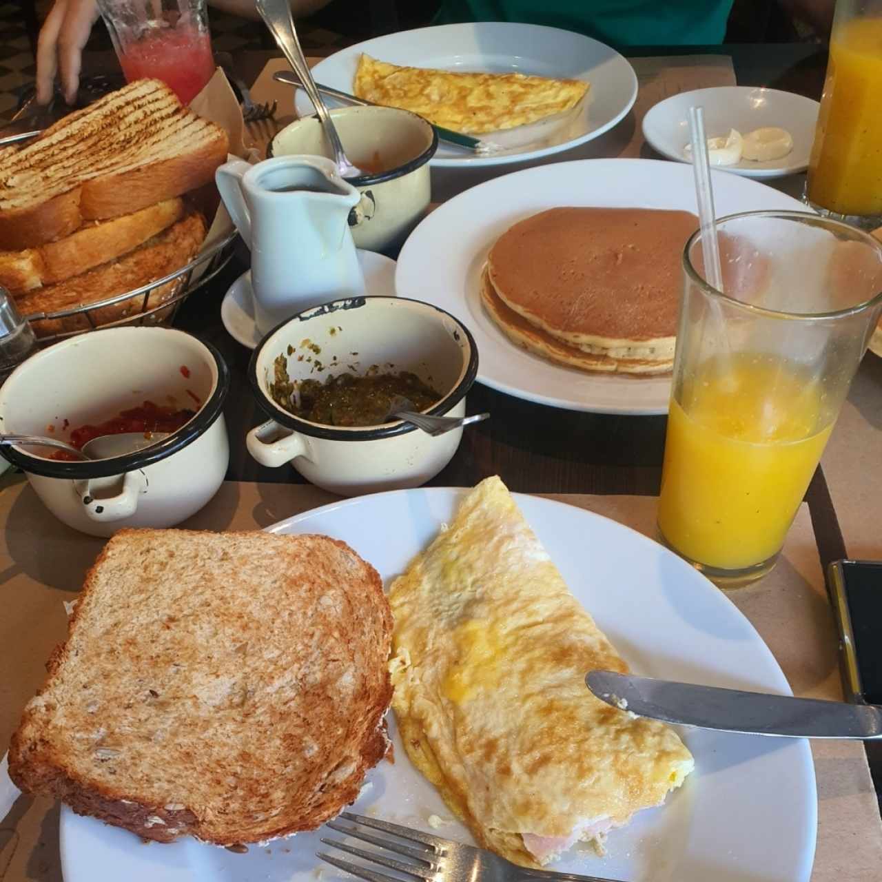 omelette con pan multicereal