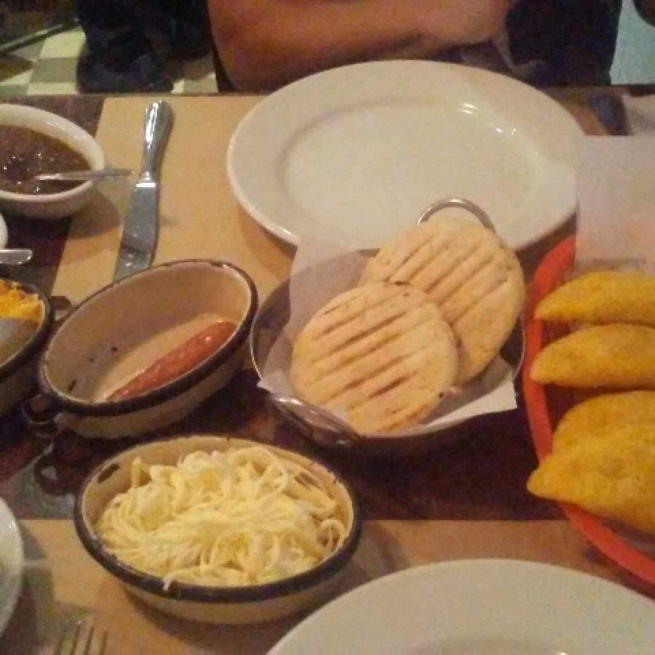 Cazuela de Perico, Queso Clineja y Chorizo