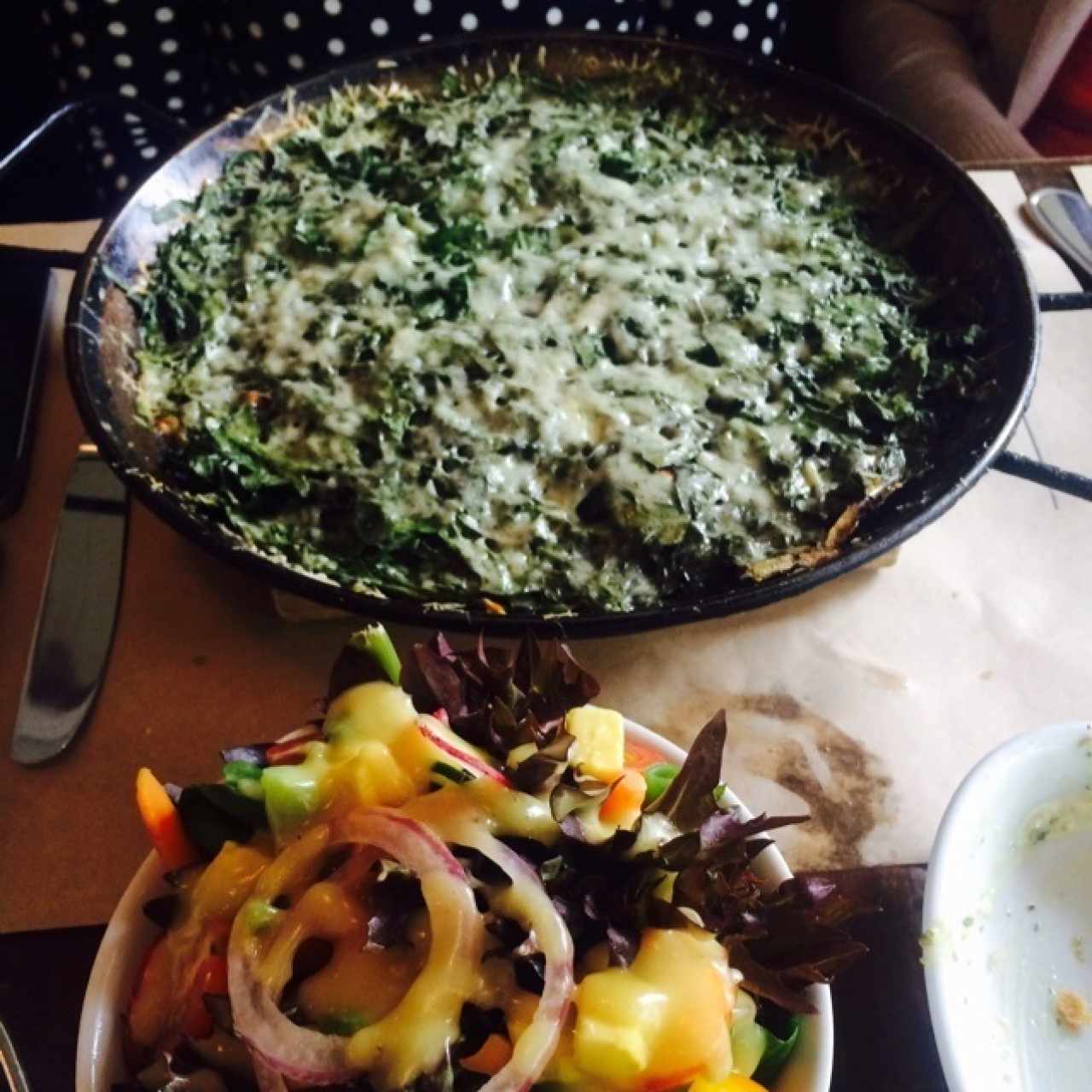 arroz con vegetales y ensalada 