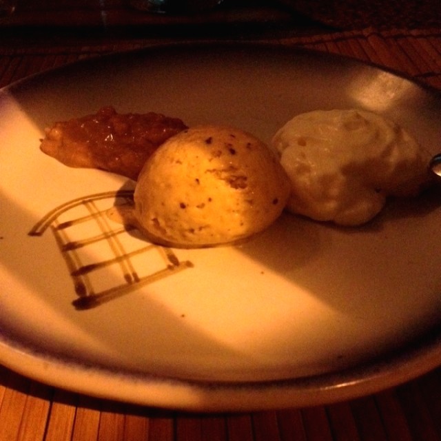 Helado de chocochitas+espuma de leche condensada+ arroz con leche y chocolate