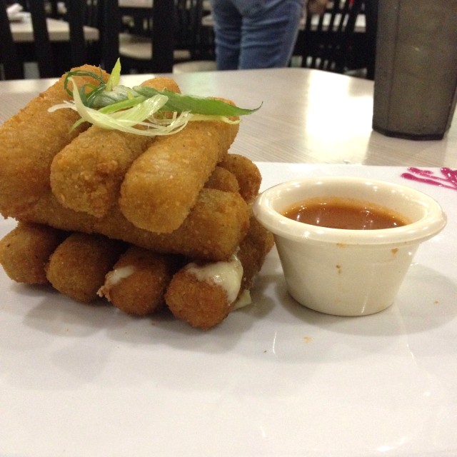 Deditos de mozzarella (¡delicia!). 