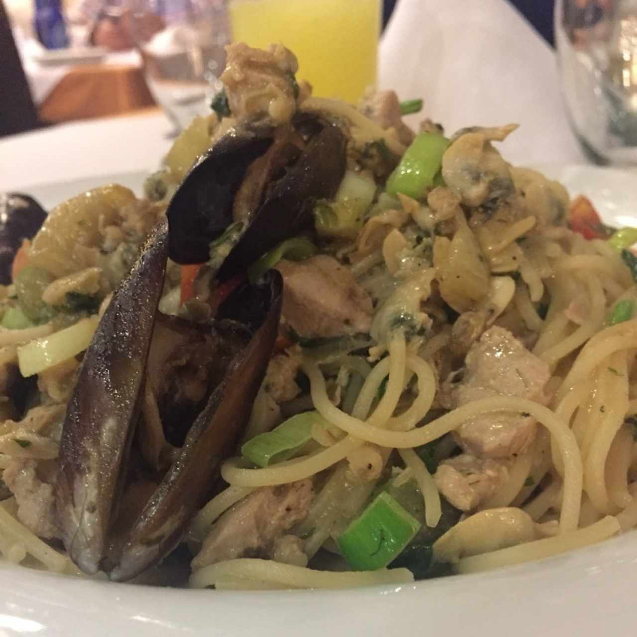 pasta con almejas y atún