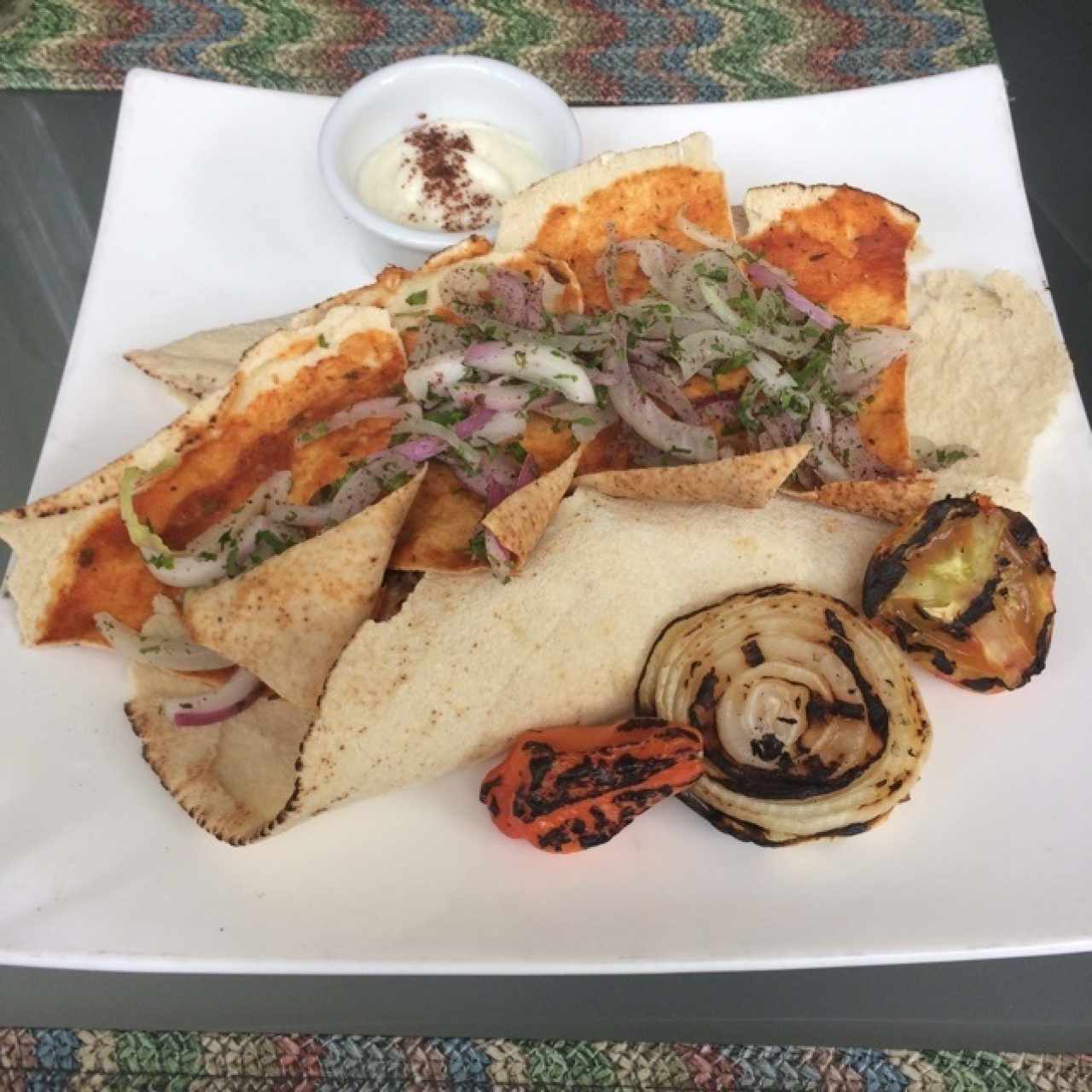 Pincho de Pollo dentro de pan Árabe 