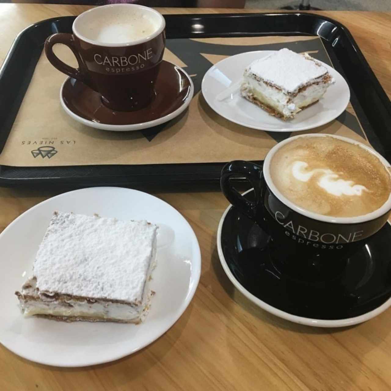 Milhojas de nata y café