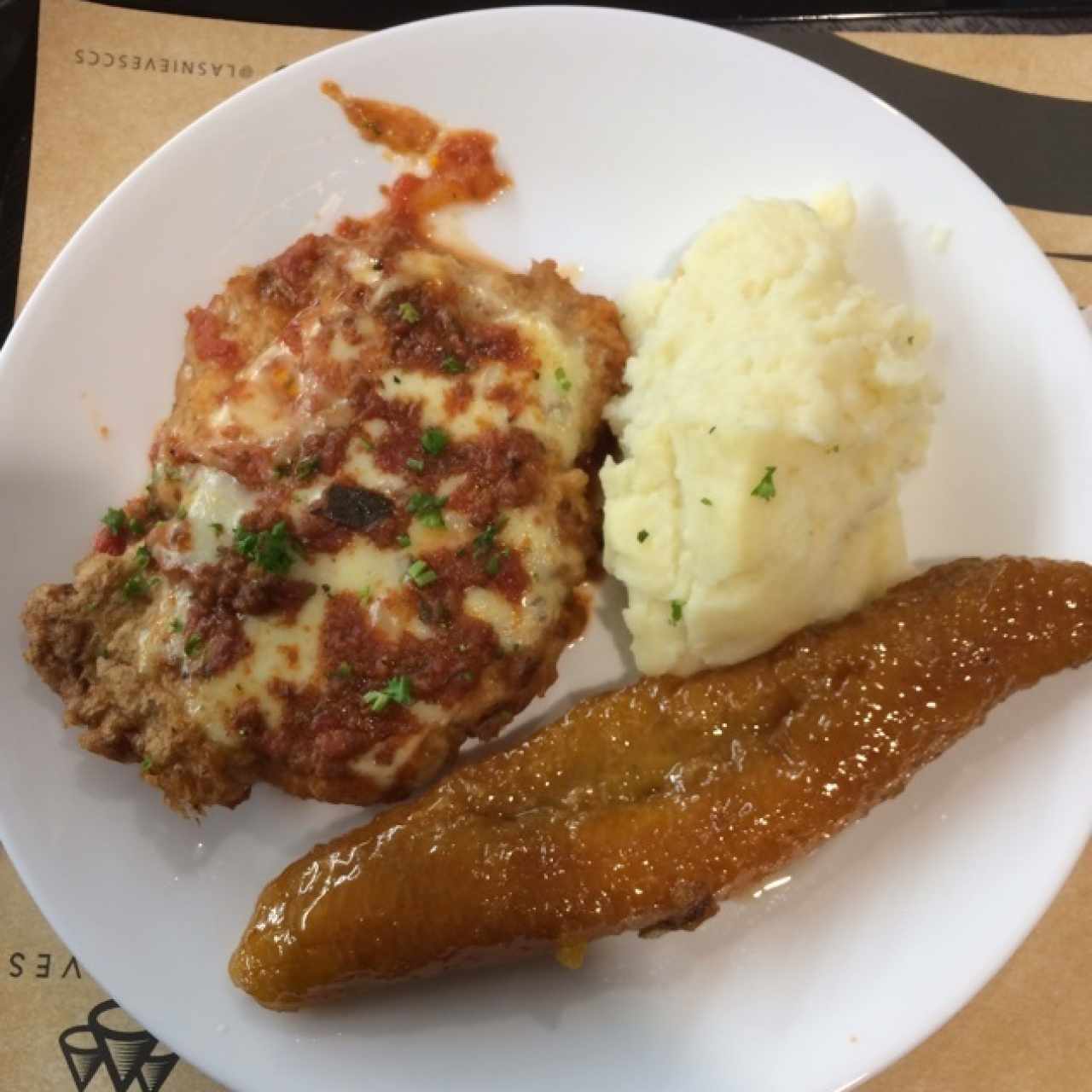 Milanesa a la Parmigiana, Pure de Papas y Platano dulce