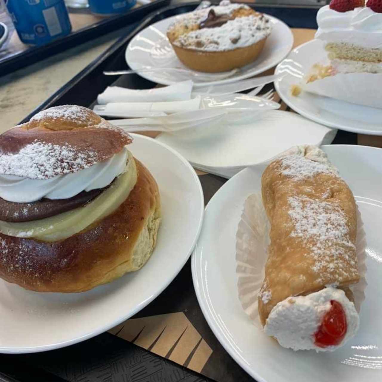 Brioshe canoli 