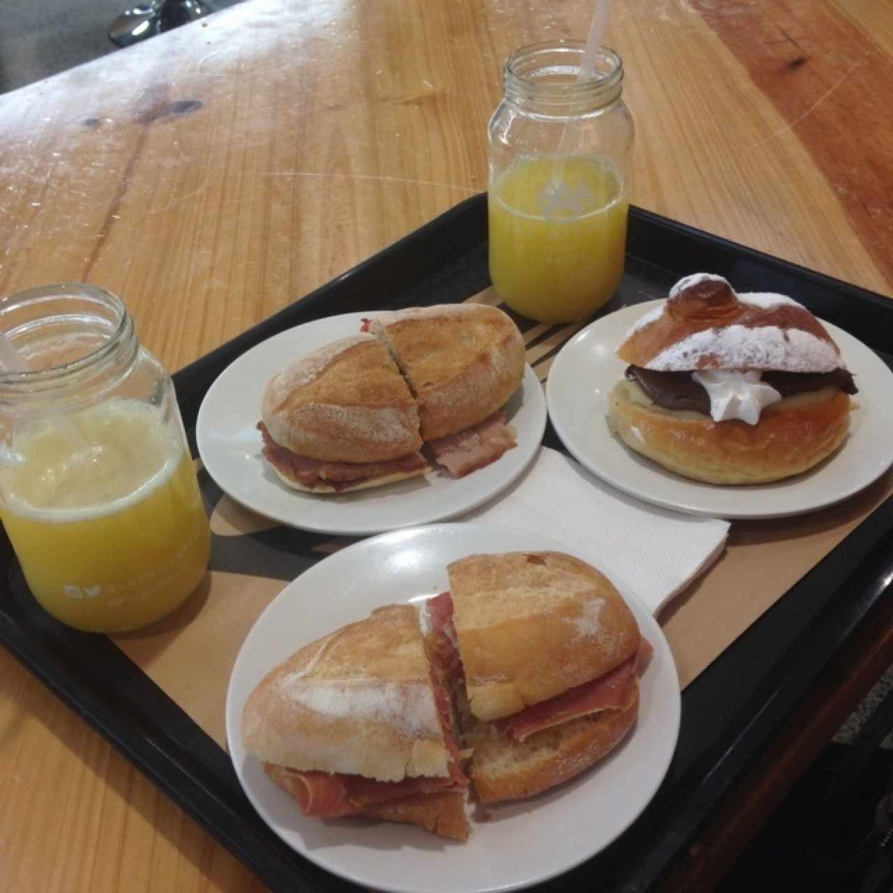 desayuno dominguero... 15$