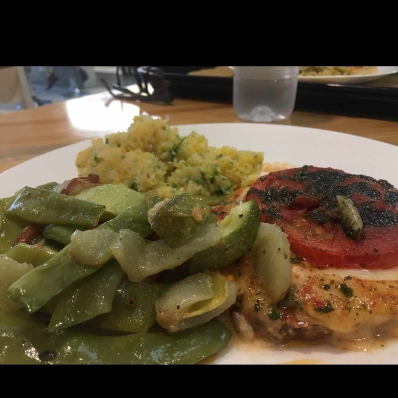 Atún con puré y vegetales