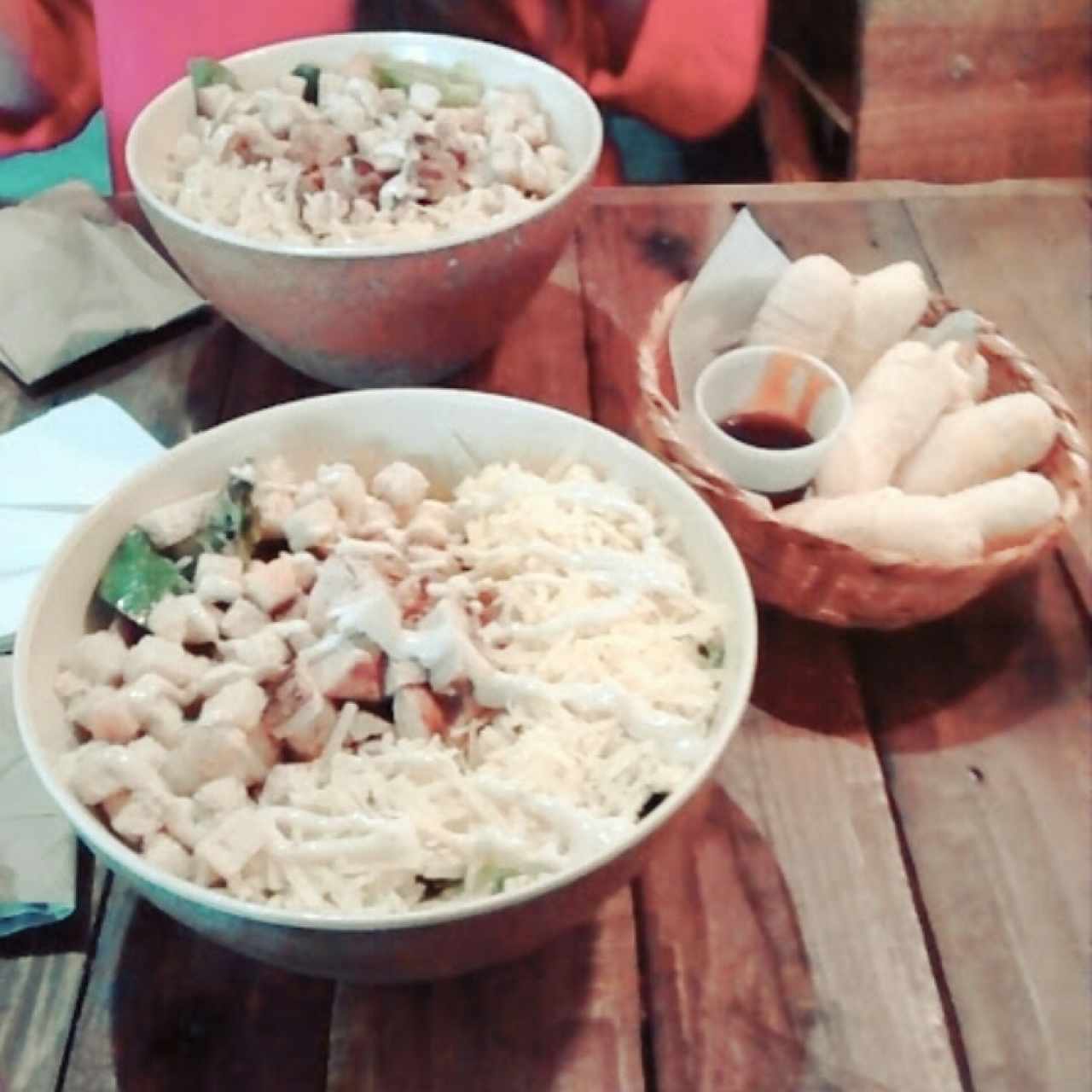 Rndalada César con pollo y tequeños