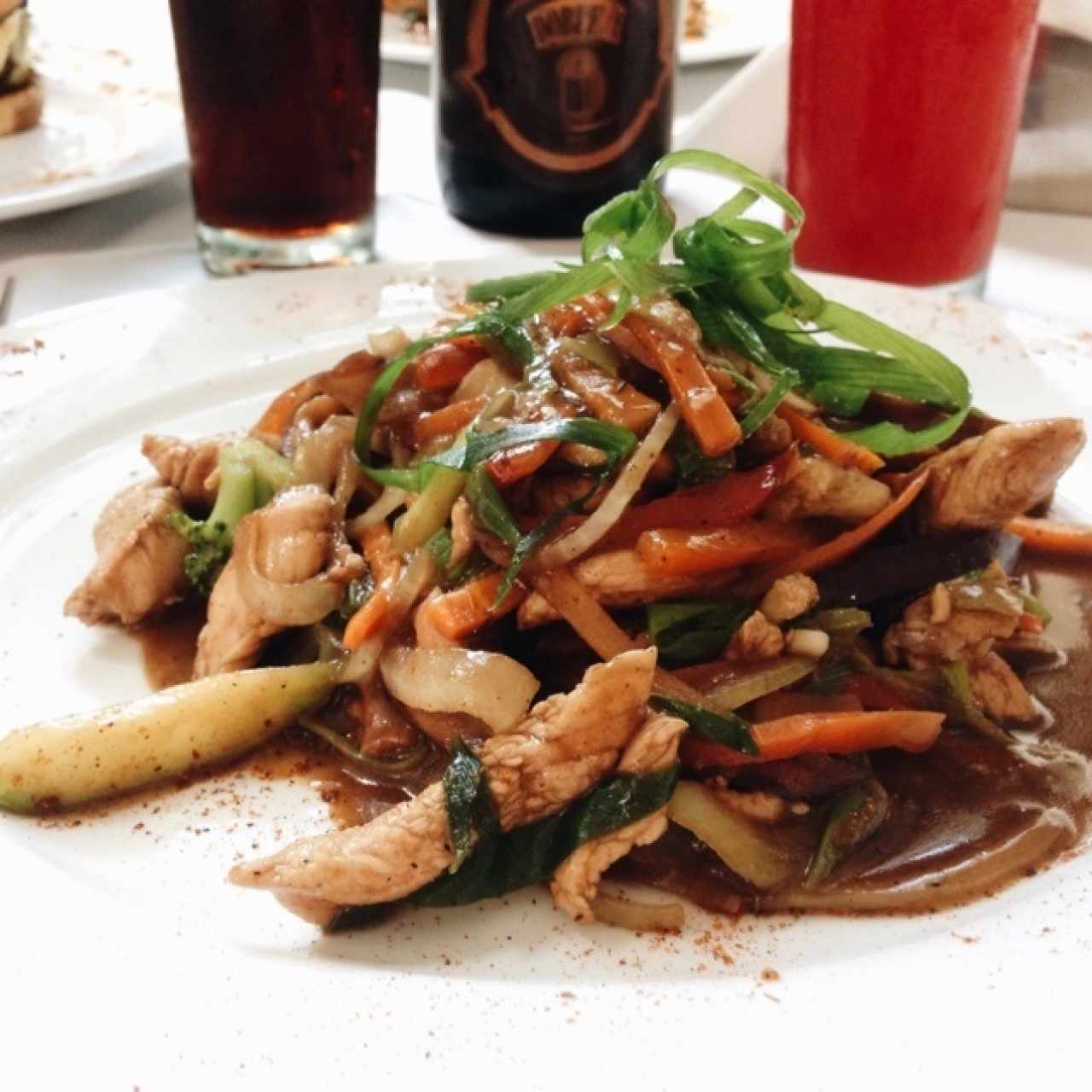 Pollo salteado con vegetales