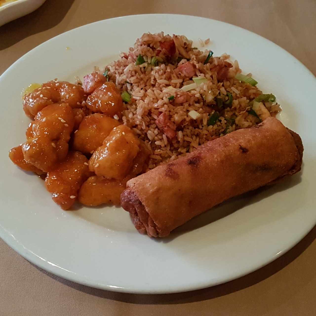 Arroz Frito Especial, Pollo con Miel y Ajonjolí y Lumpia