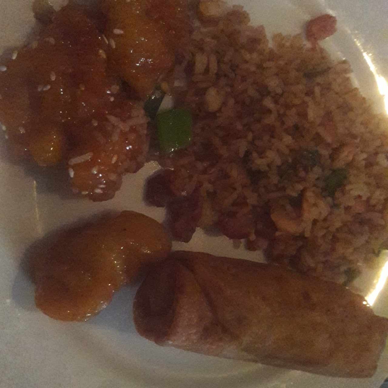 pollo agridulce lumpia y arroz chini