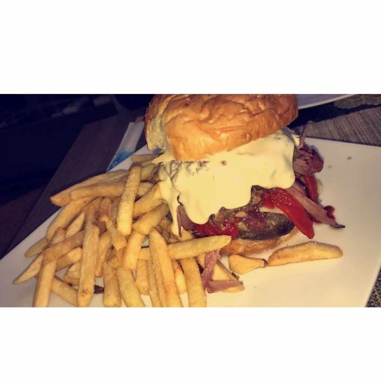 hamburguesa con papas trufadas 