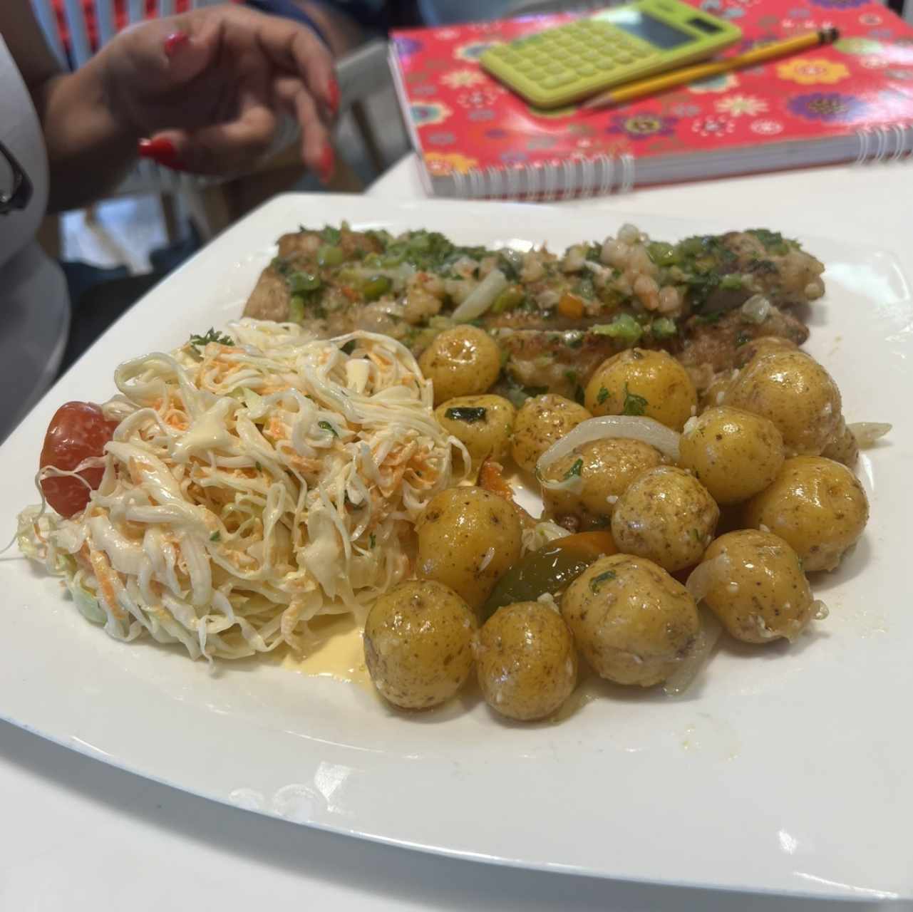 Pescado con ensalada 