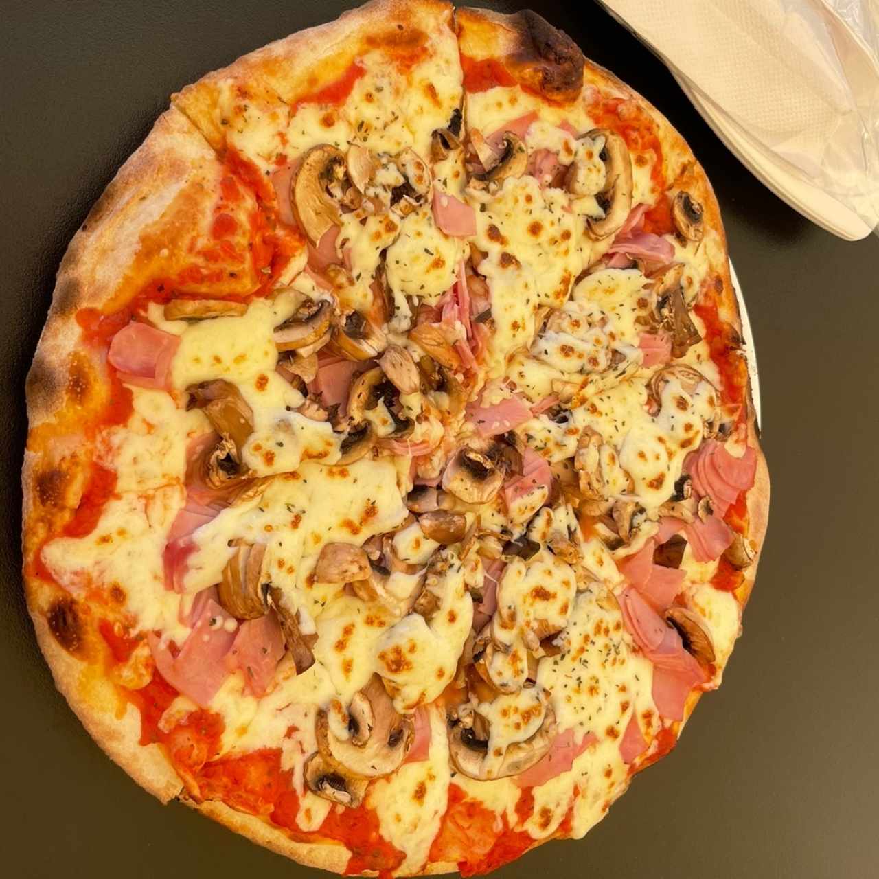 Pizza prosciutto y funghi