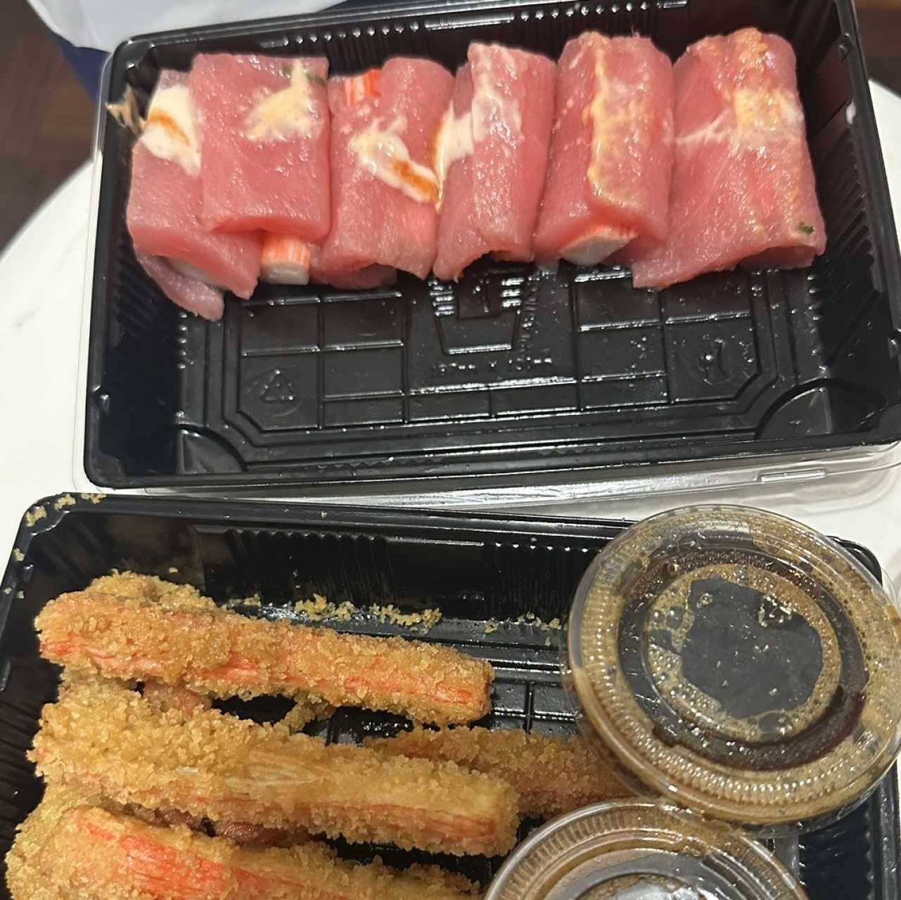 Kani cronch y rollitos de atun con kani con trufa