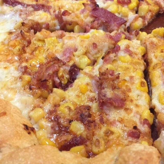 Pizza Primavera con borde de queso