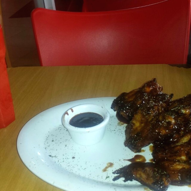 Hut wings.... Las ame un poquito picantes