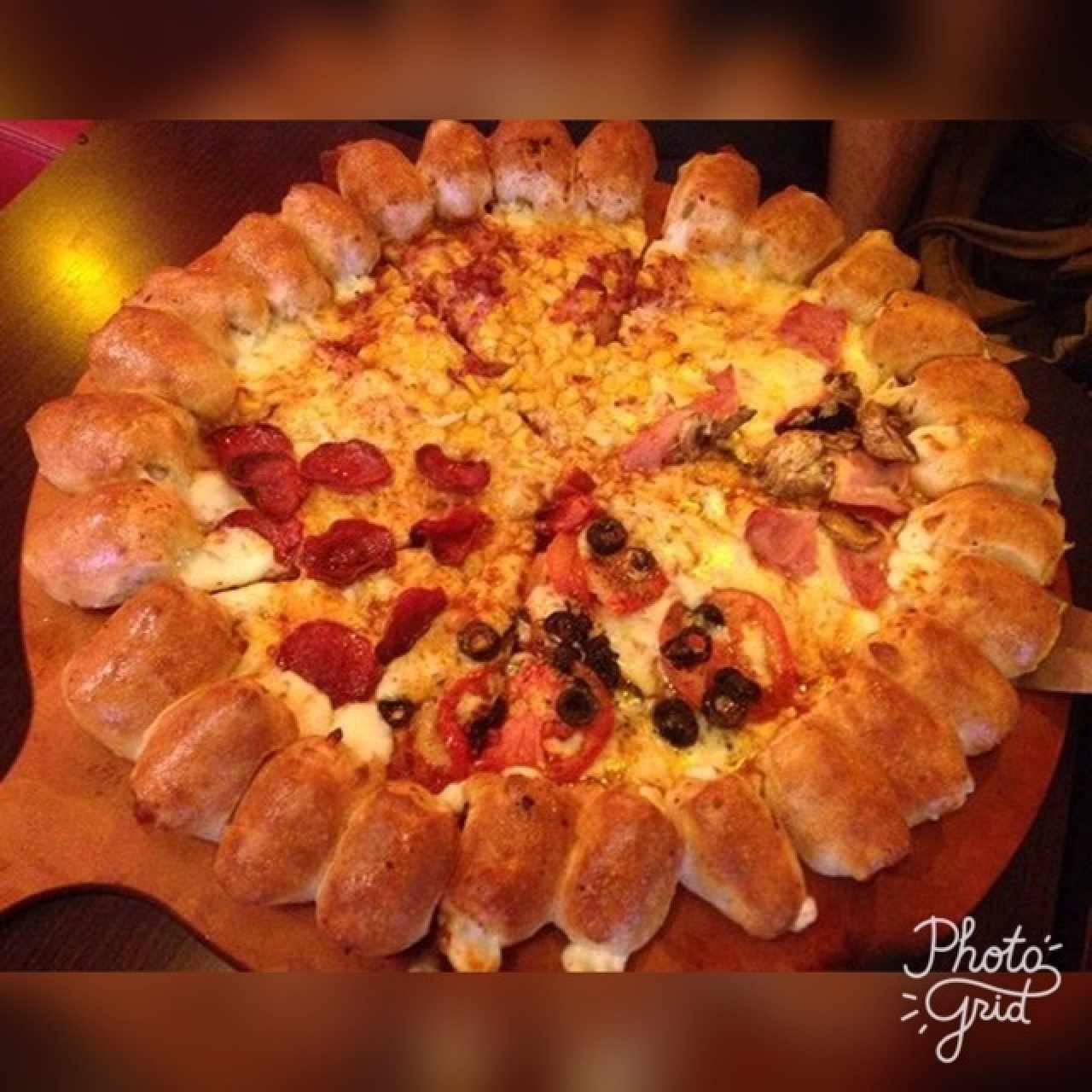 Pizza 4 Estaciones con borde de Tequeños