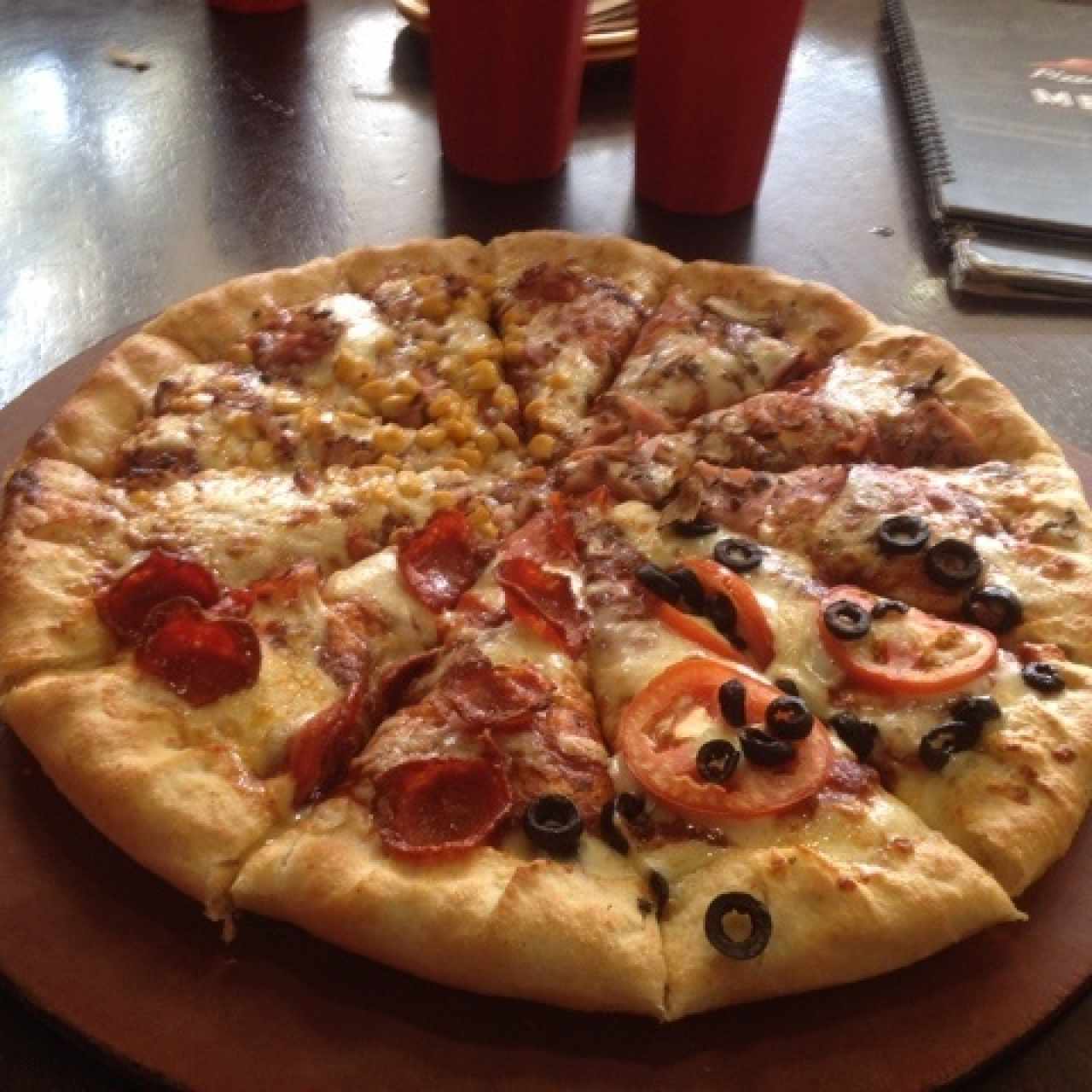 Pizza Cuatro Estaciones con masa Super Pan Pizza