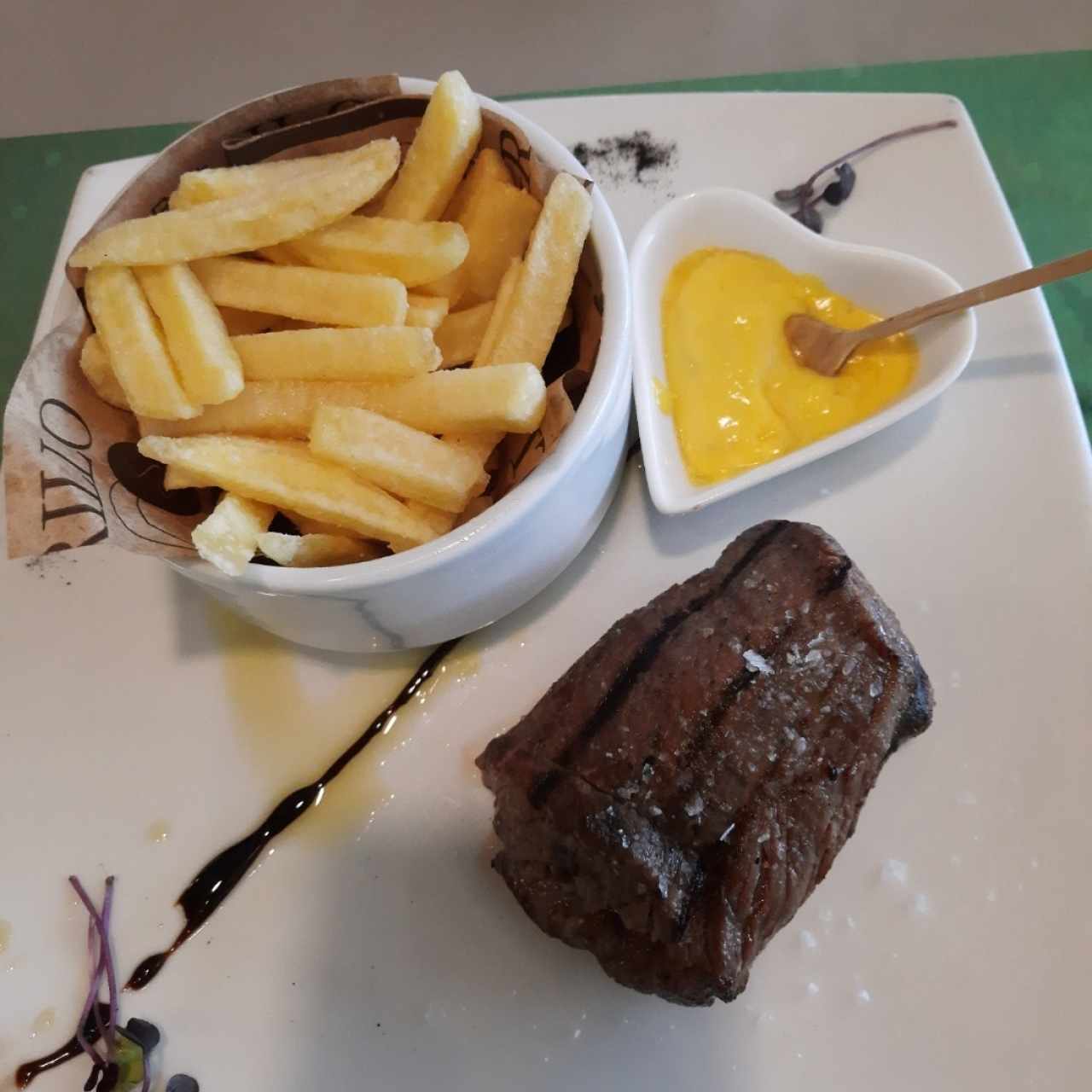 solomo con papas francesas