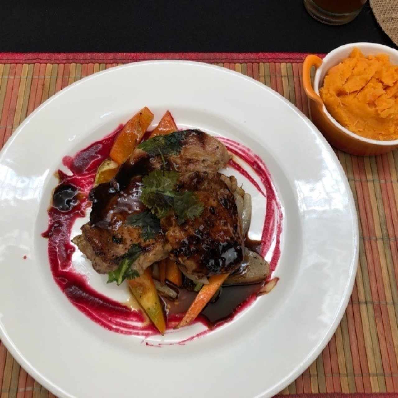 chuleta de cerdo con pure de batata 