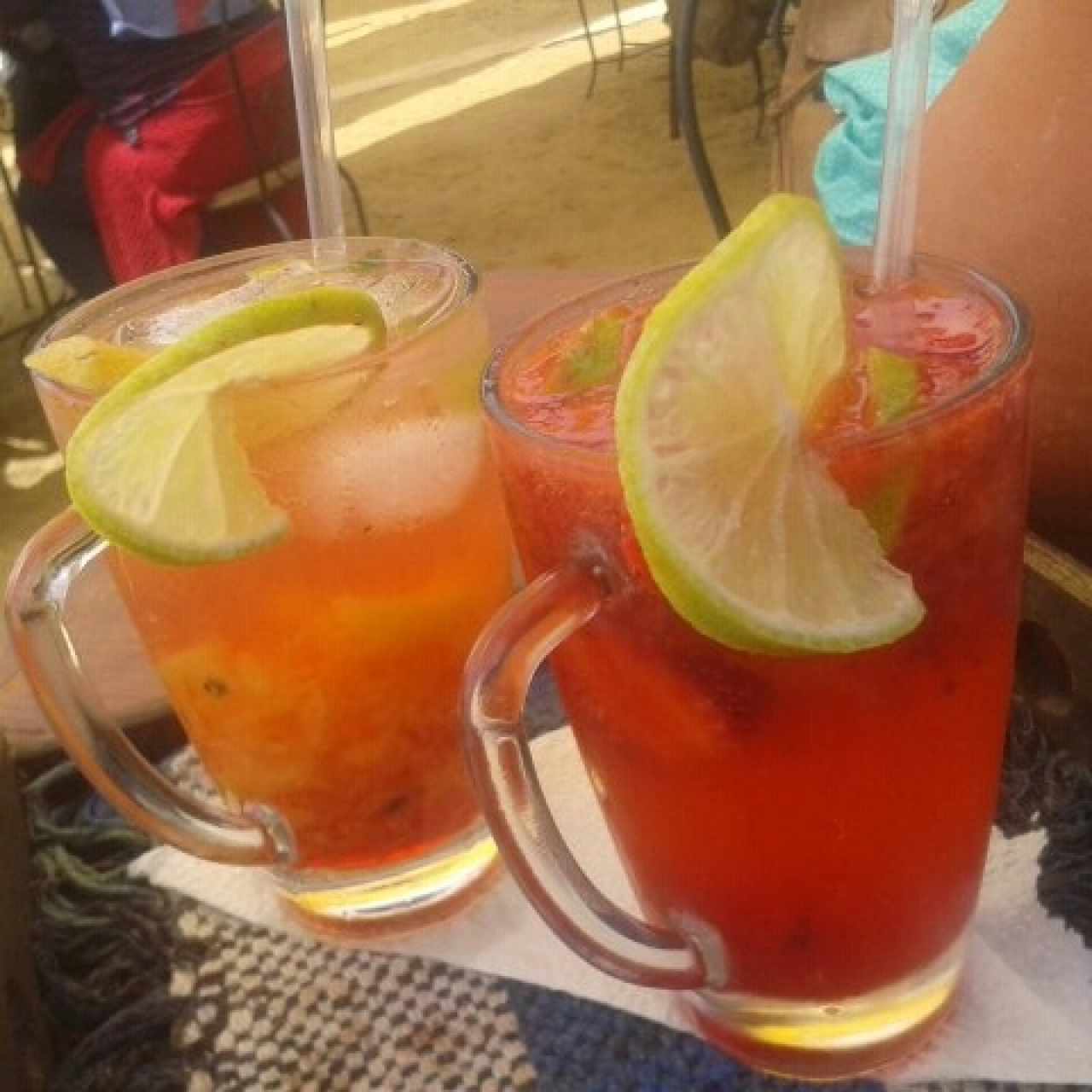 Mojitos de melocotón y fresas