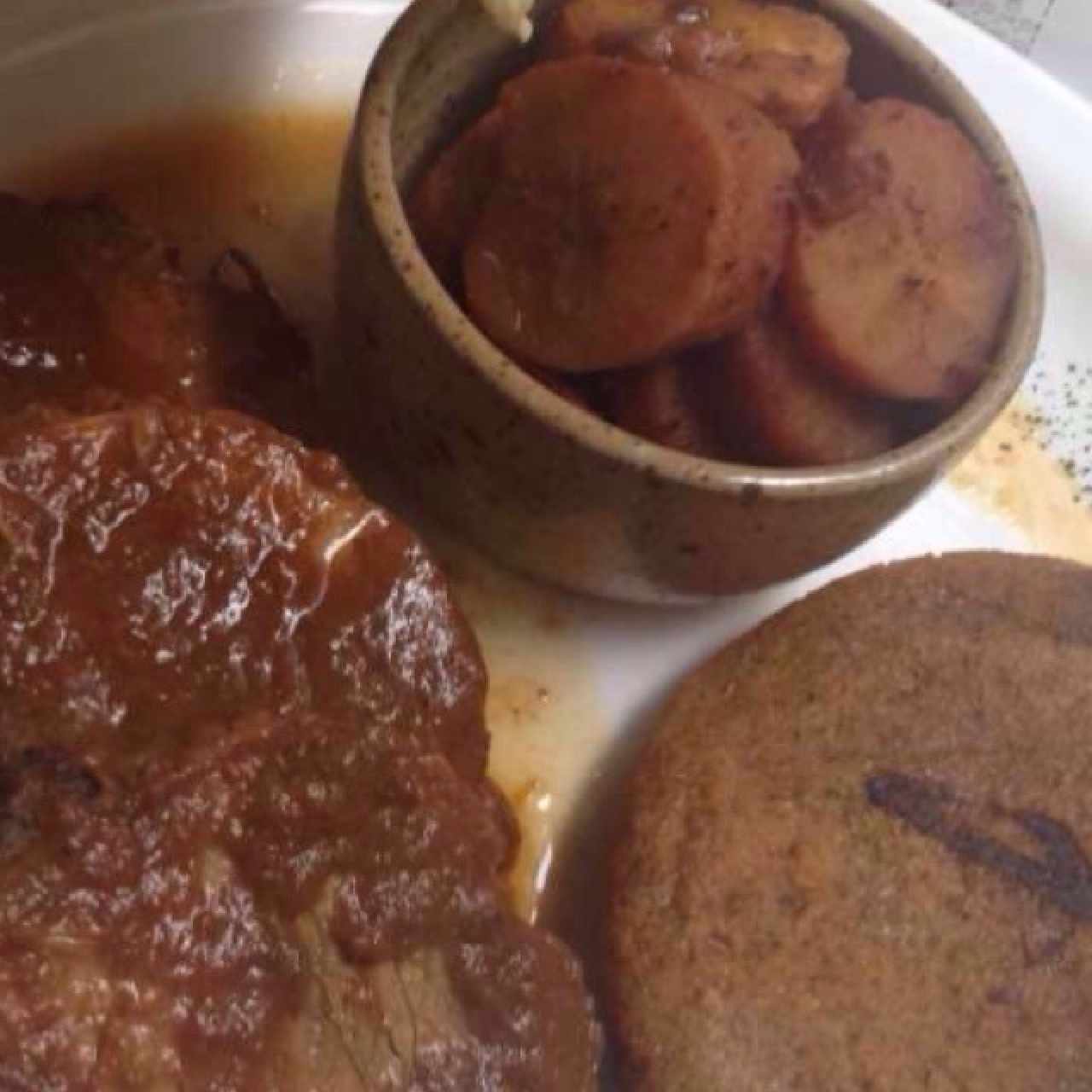 Arepa de Platano Dulce con Asado Negro