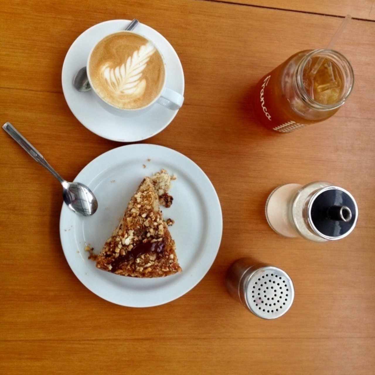 Torta de Cambur y Chocolate, Papelón con Limón y Capuchino
