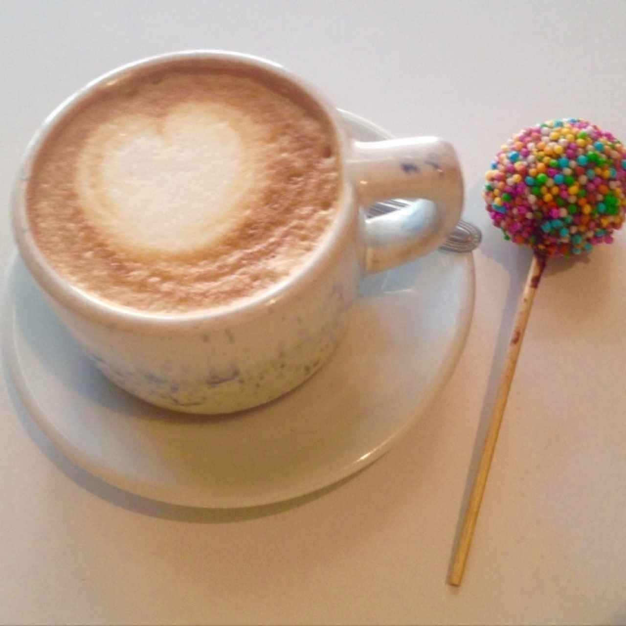 Cafe con Leche y Chupeta Trufa