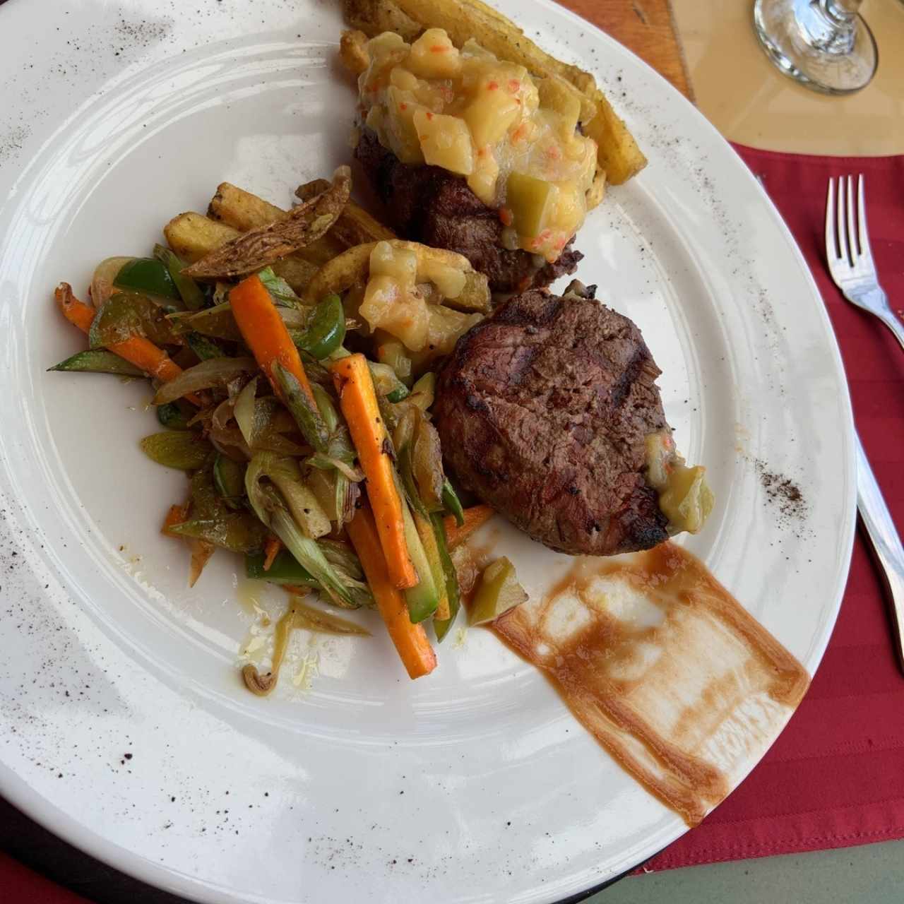 lomito en salsa de mango y manzana
