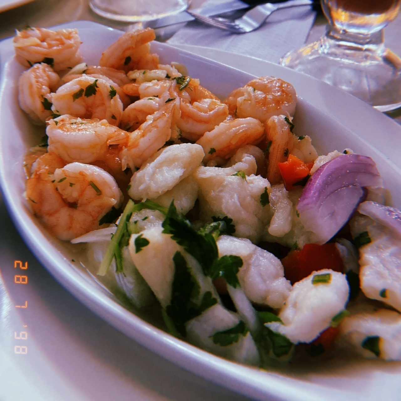 Camarones al ajillo y ceviche 