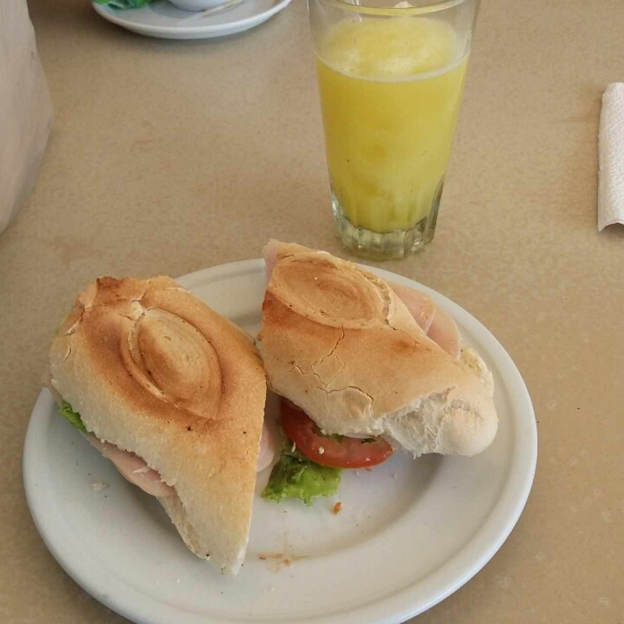 Pavo light y jugo de naranja frappe