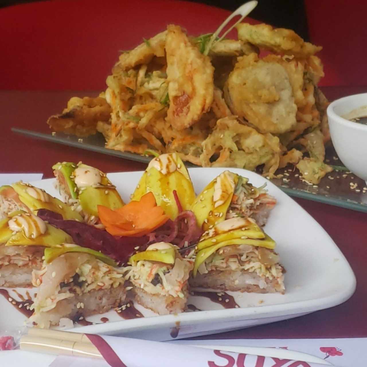 sushi pizza $ tempura de vegetales