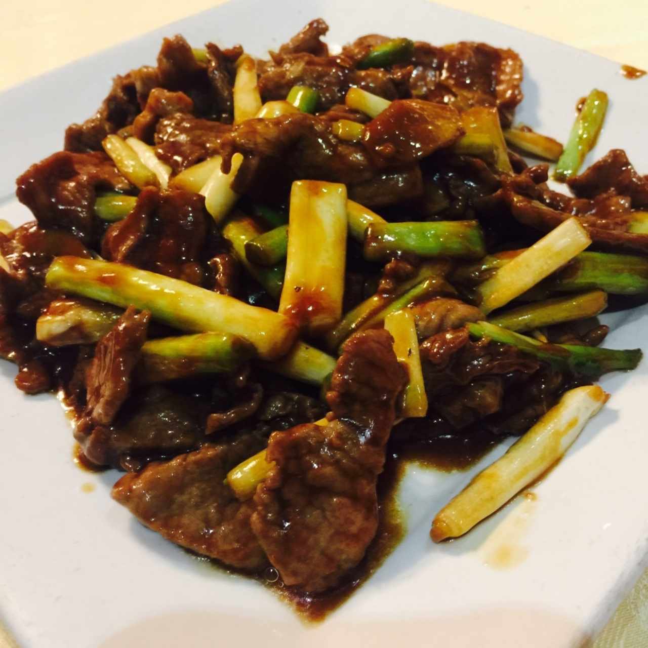 Tiras de carne con cebollin & jengibre