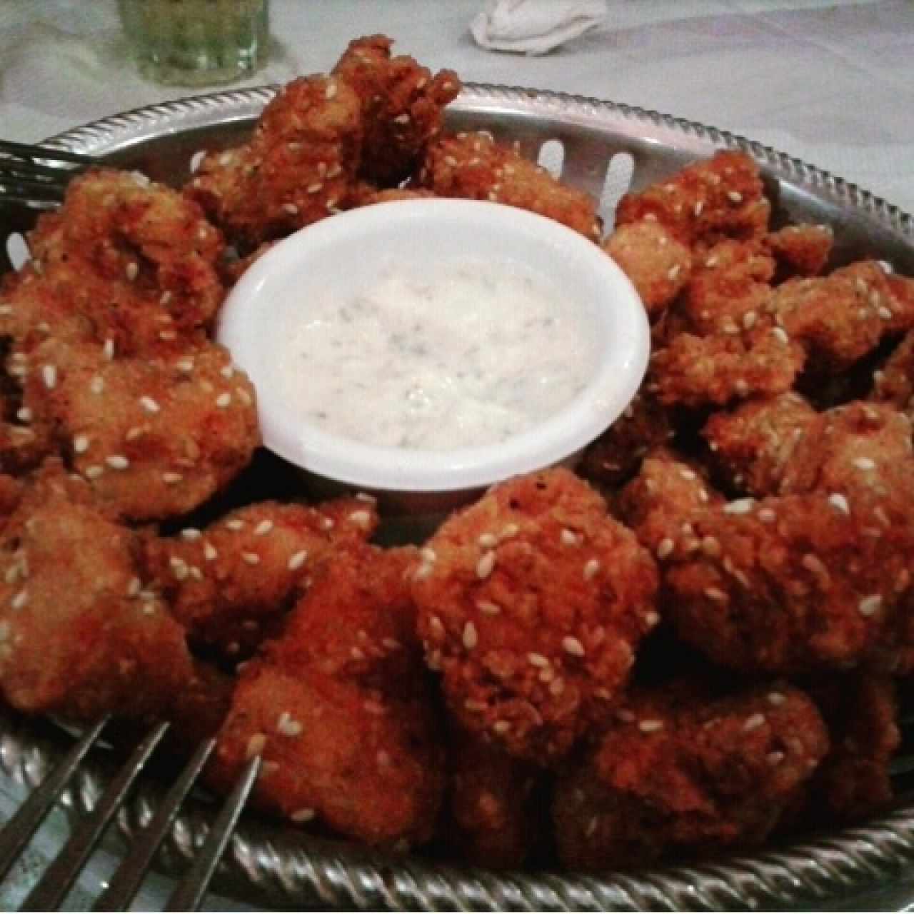 Pollo a la canasta. Queremos más salsa tártara!!!