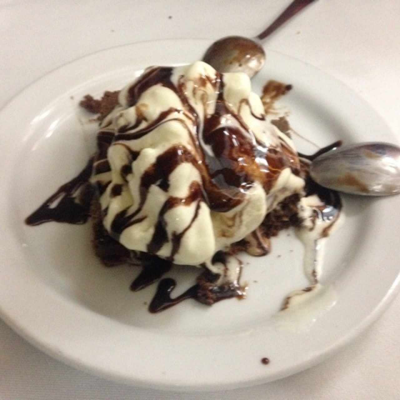 brownie con helado