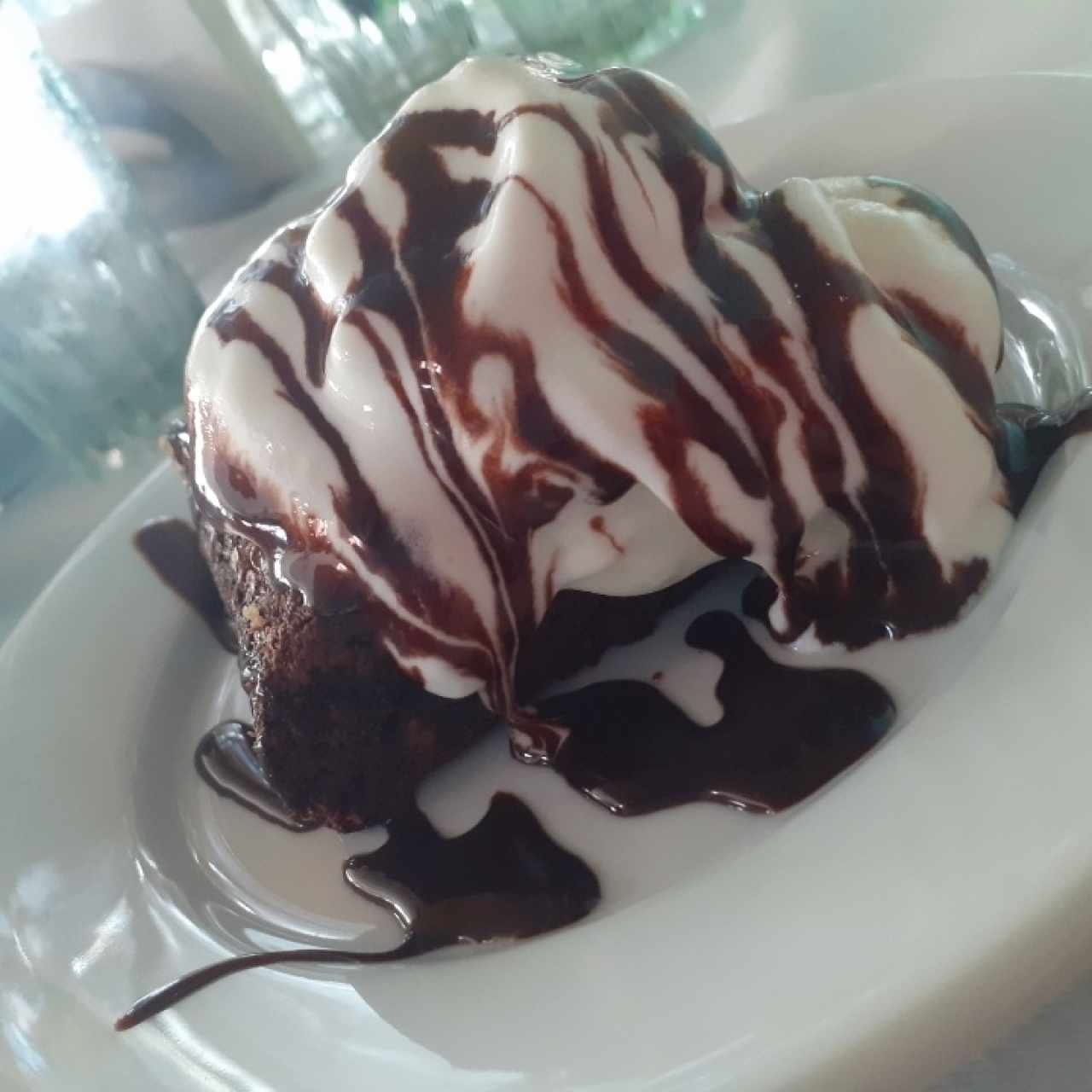 Brownie con helado