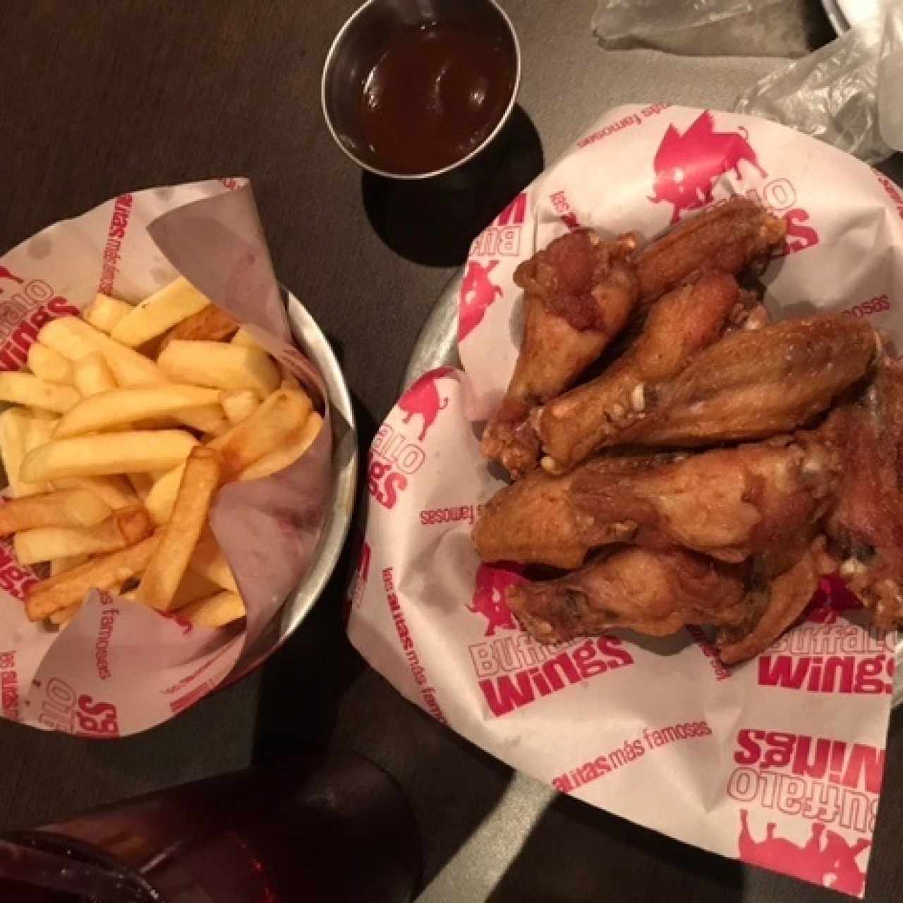 Alitas y papas Madonna