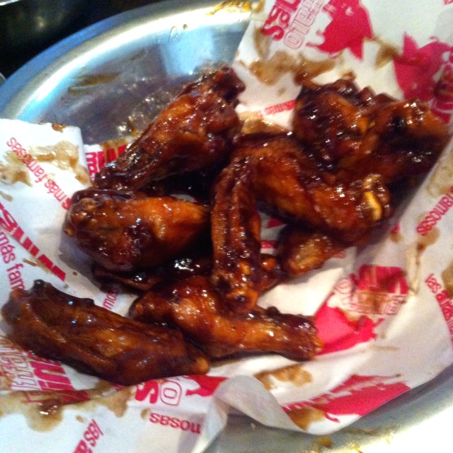 Alitas De Pollo con Salsa BBQ