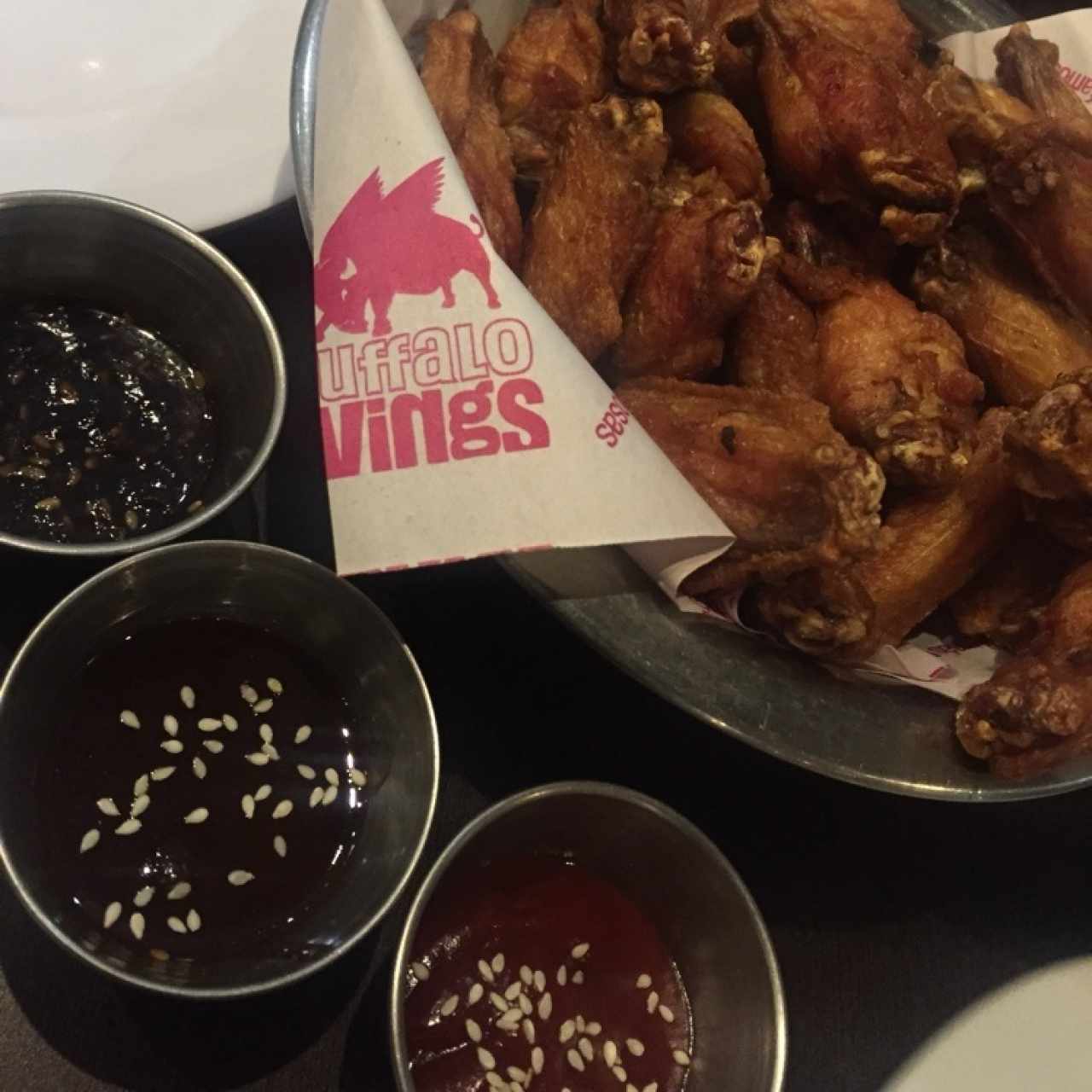 Alitas con teriyaki bbq picante y bufallo mid