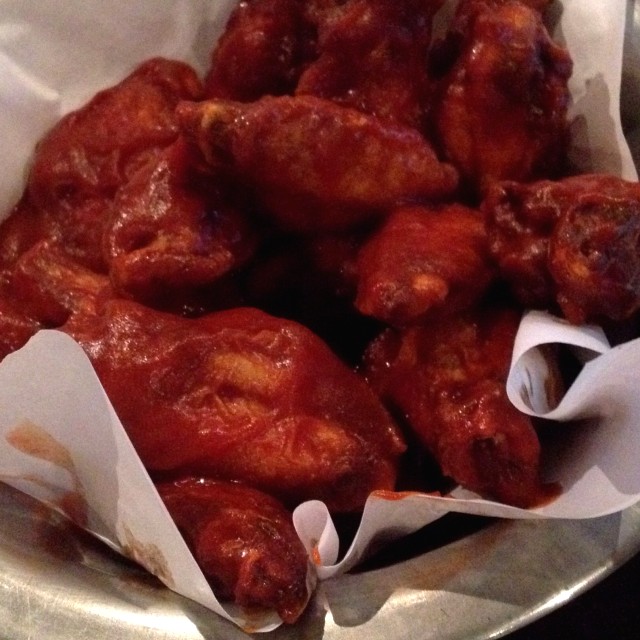 Alitas bañadas con salsa Buffalo Hot