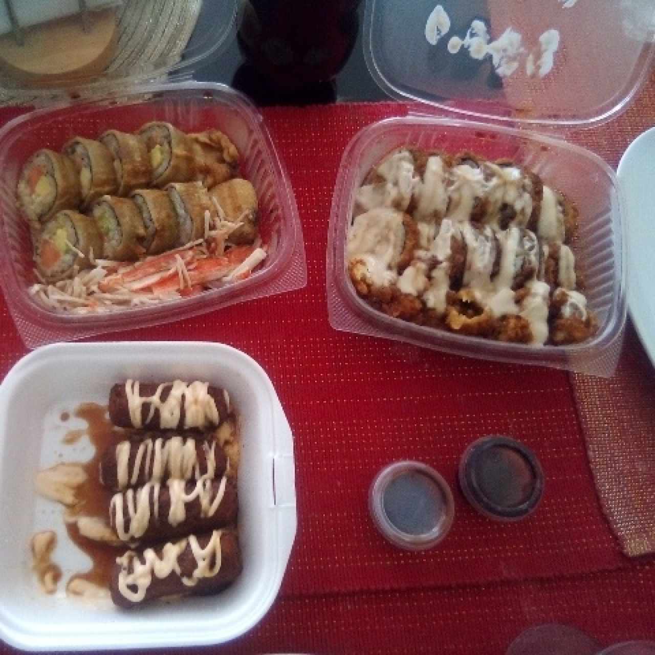 promoción dos rolls del menú, croquetas del día y refresco de litro 