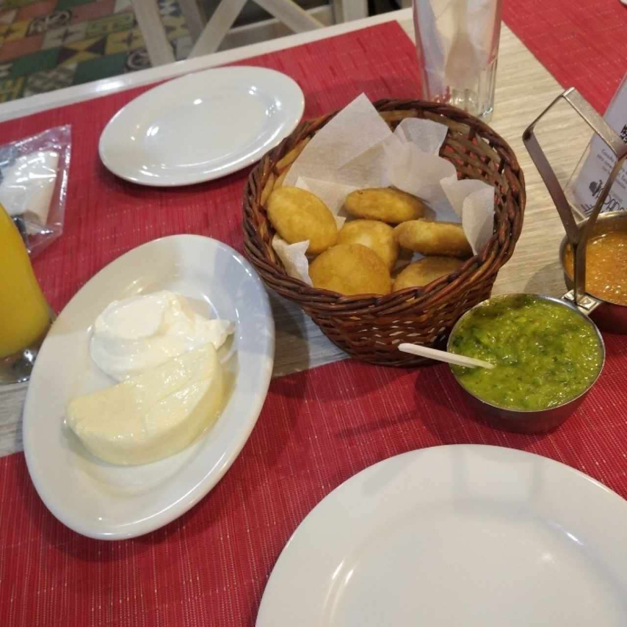 Arepas con nata 8 de 10. las arepitas estaban desabridas