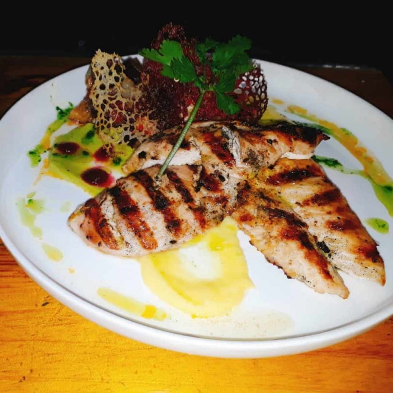 pollo grillado con Ratatouille de tómate