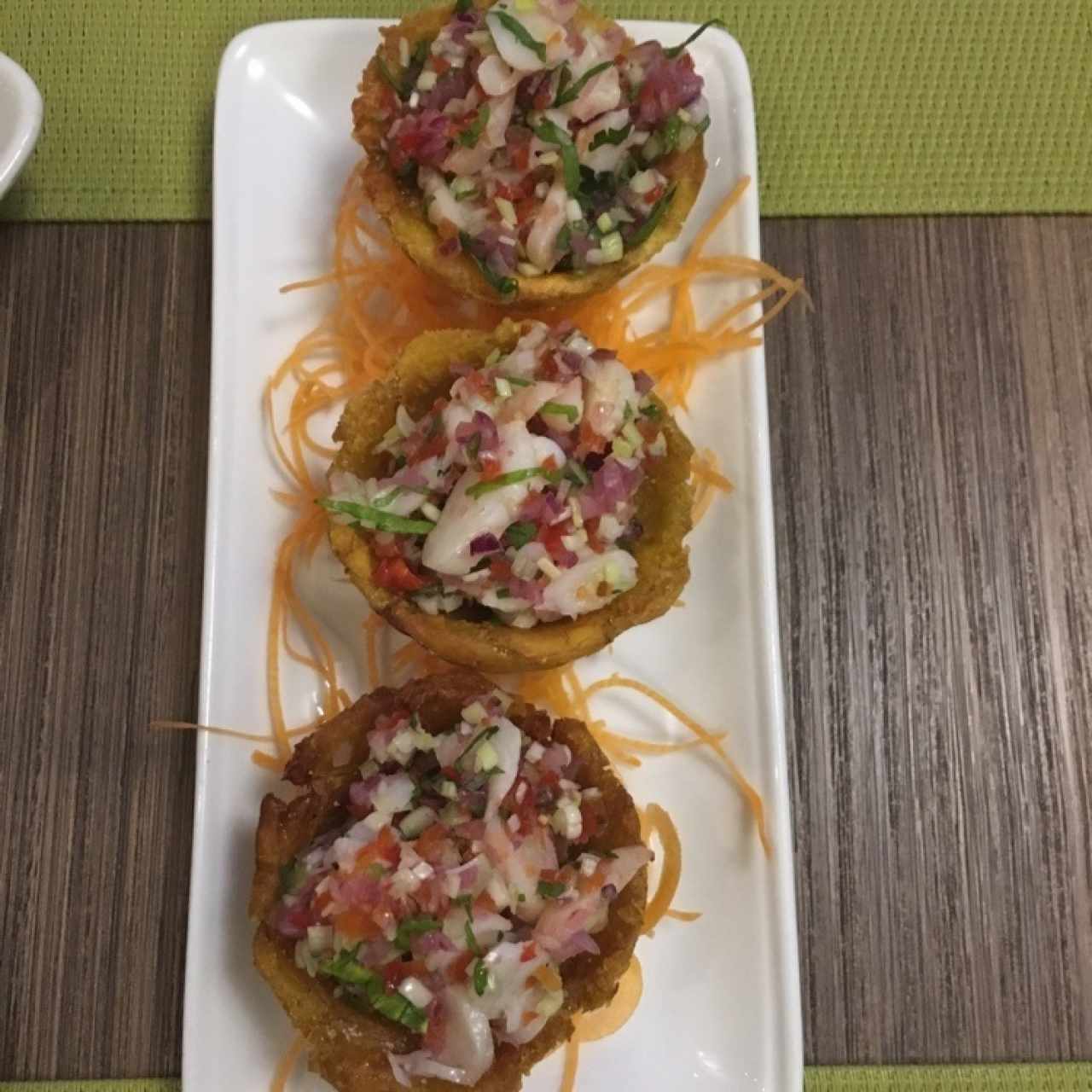 Patacón con ceviche