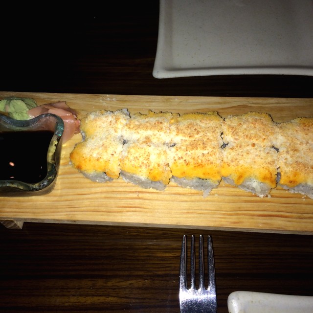 Rolls bruce lee toque de jalapeños y queso parmesano